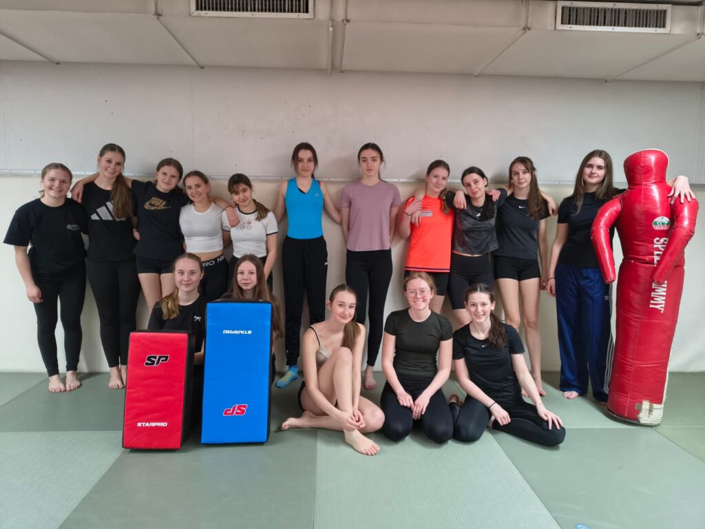 Gruppenfoto von Selbstverteidigungs-Kurs