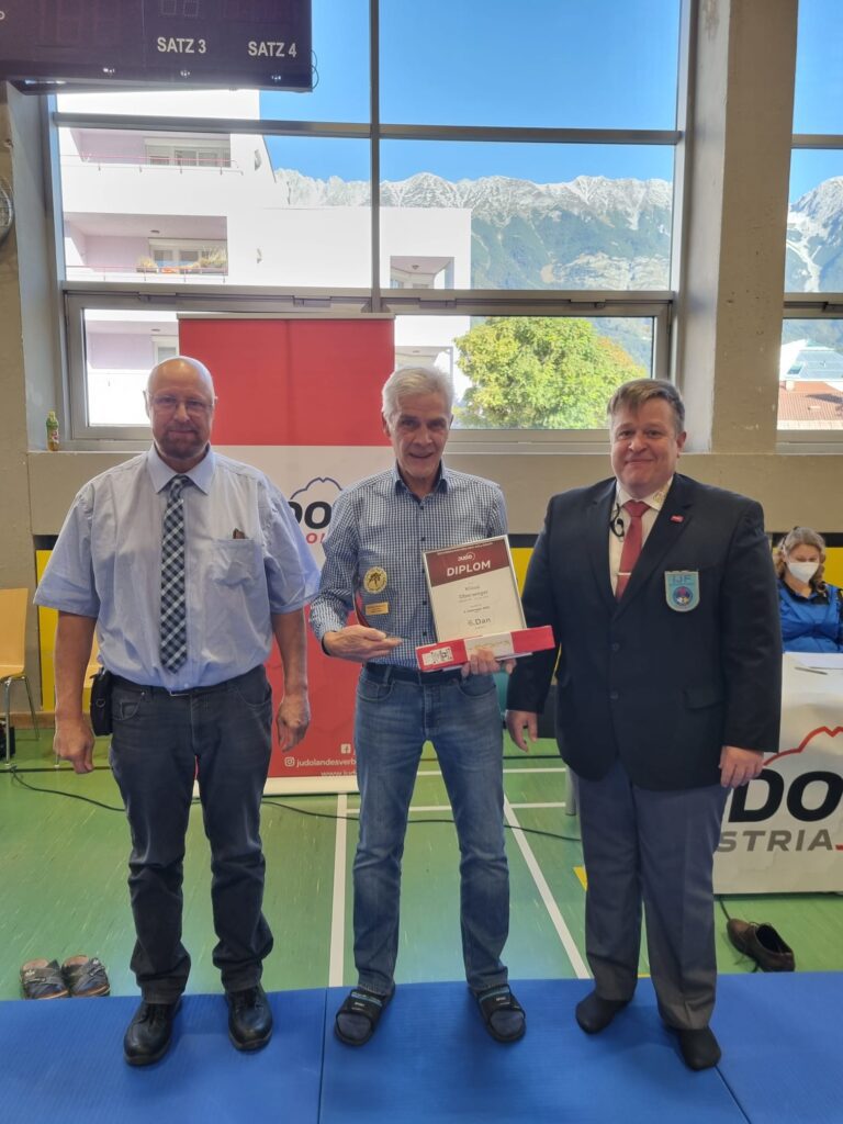 Ehrung Klausi 6. Dan