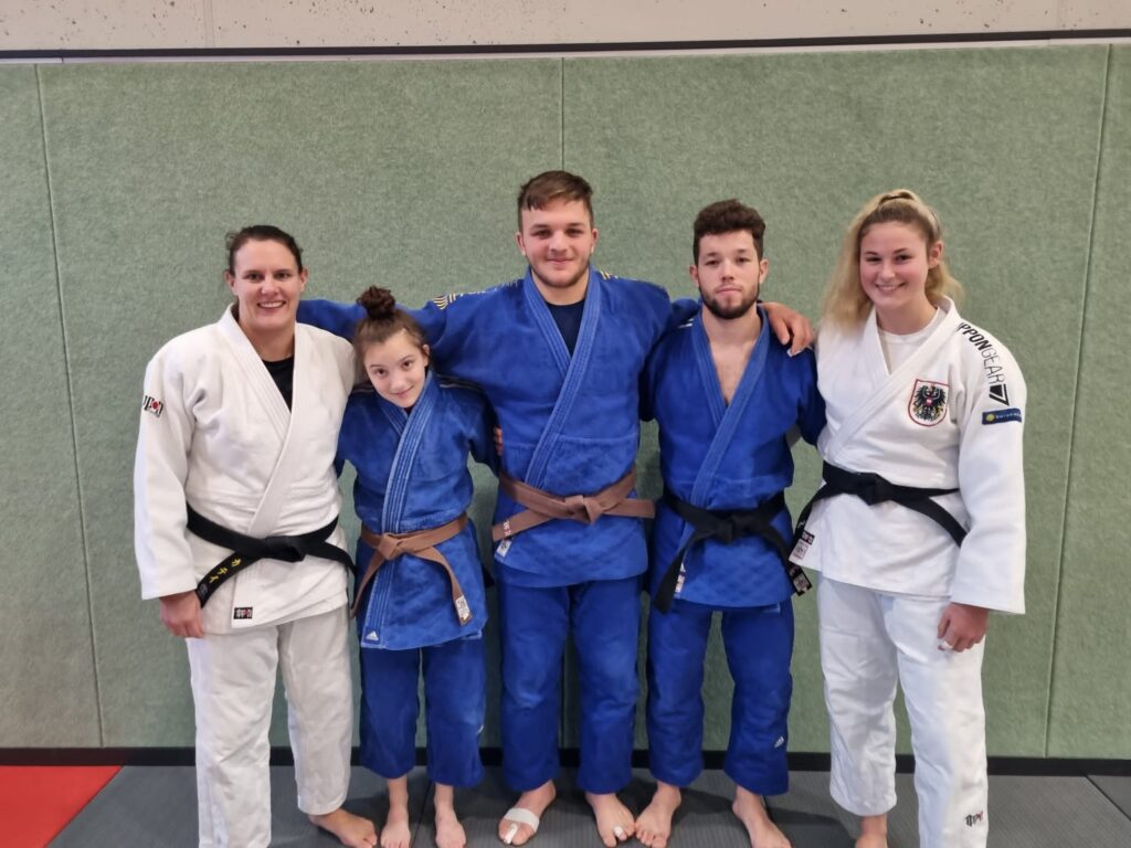 Gruppenfoto mit Landestrainerin Kathrin Told