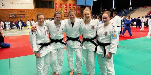 Berni mit Teamkolleginnen