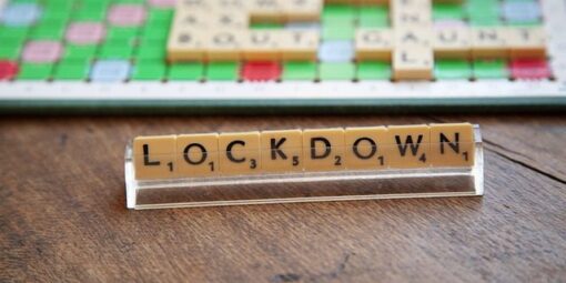 Lockdown Scrabble. Bild von J Garget auf Pixabay